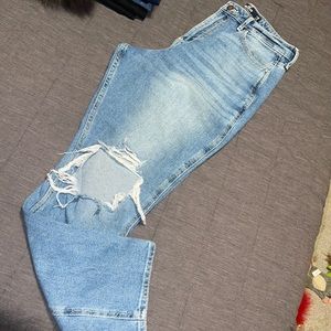 Hollister Curvy Ultra High Rise Mom Jean (7S)